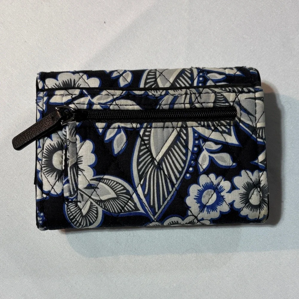 Vera Bradley RFID Tri-Fold Wallet Snow Lotus pattern EC - Picture 2 of 10